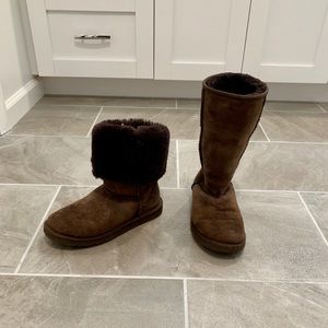 chocolate color tall uggs!